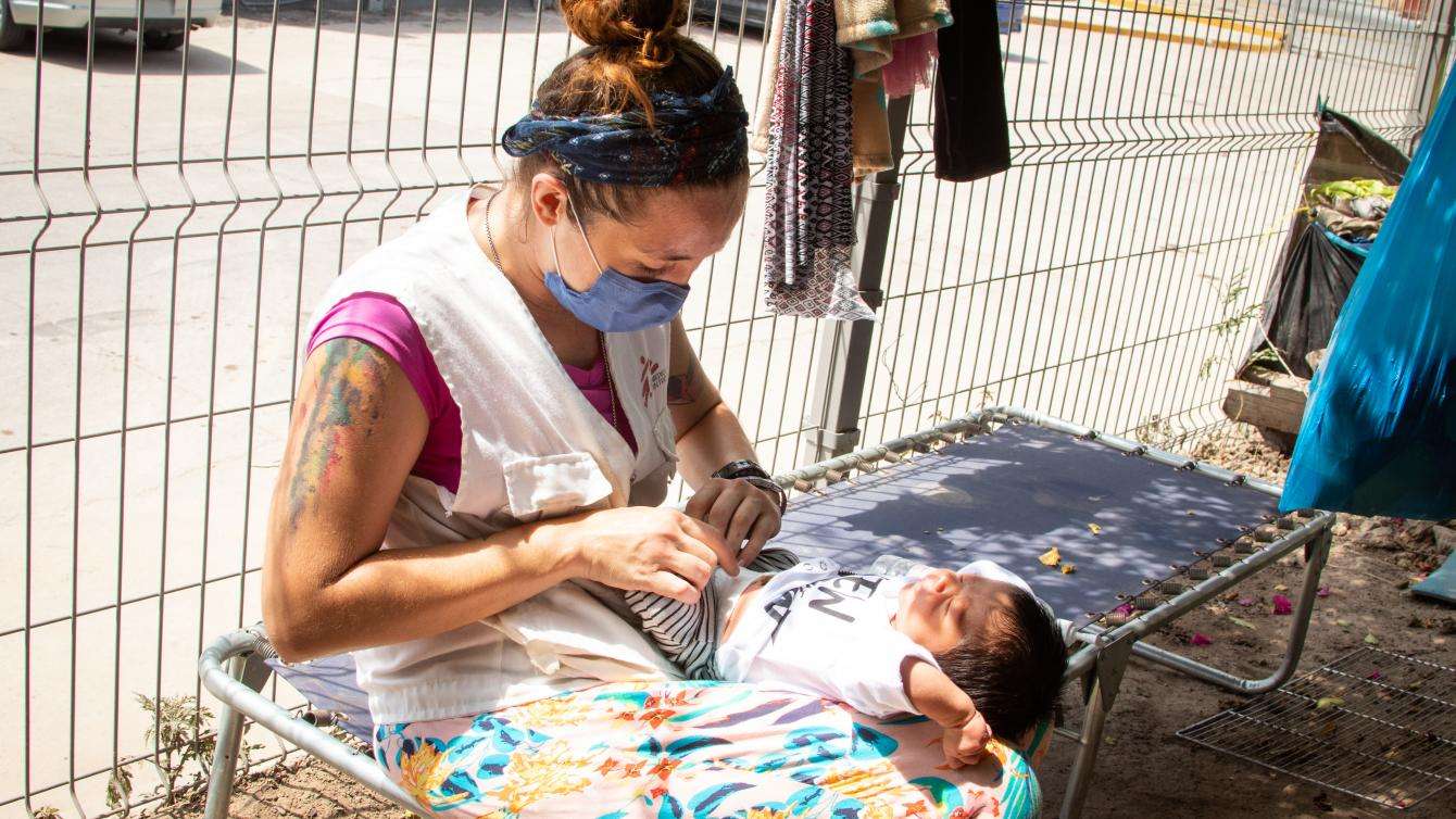 MSF Dr. Performs a postnatal care consultation on Carlos